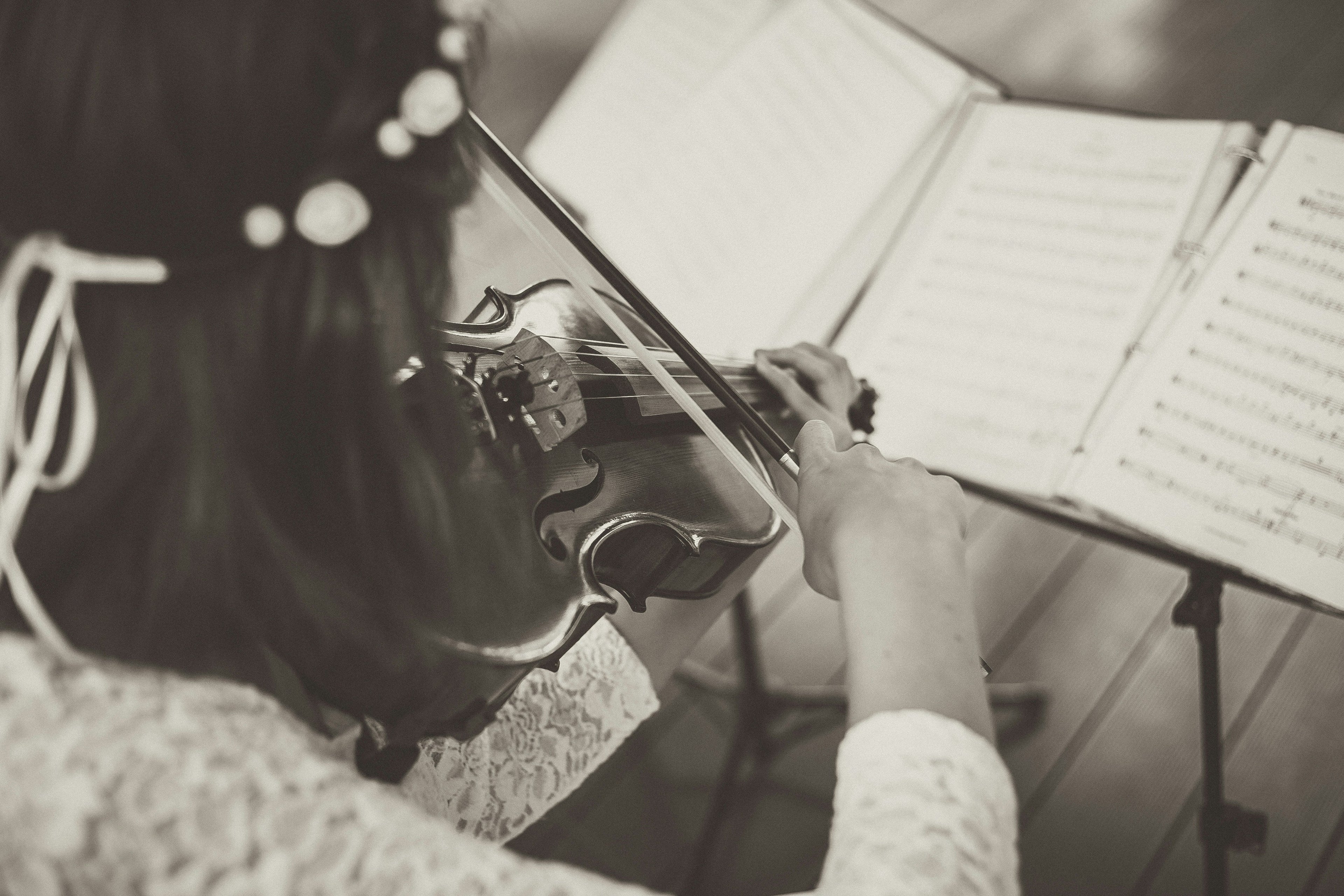 Violin Bowing Techniques: A Practical Guide from First Strokes to Spiccato